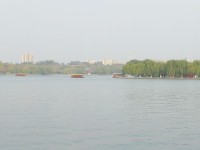 Панорама озера Та Мин в Цзинане.jpg